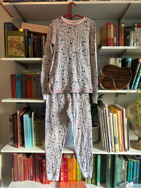 Cuddl Duds Other - Cuddl Duds Girls Light Gray Cat Print Pajama Set with Pink Trim